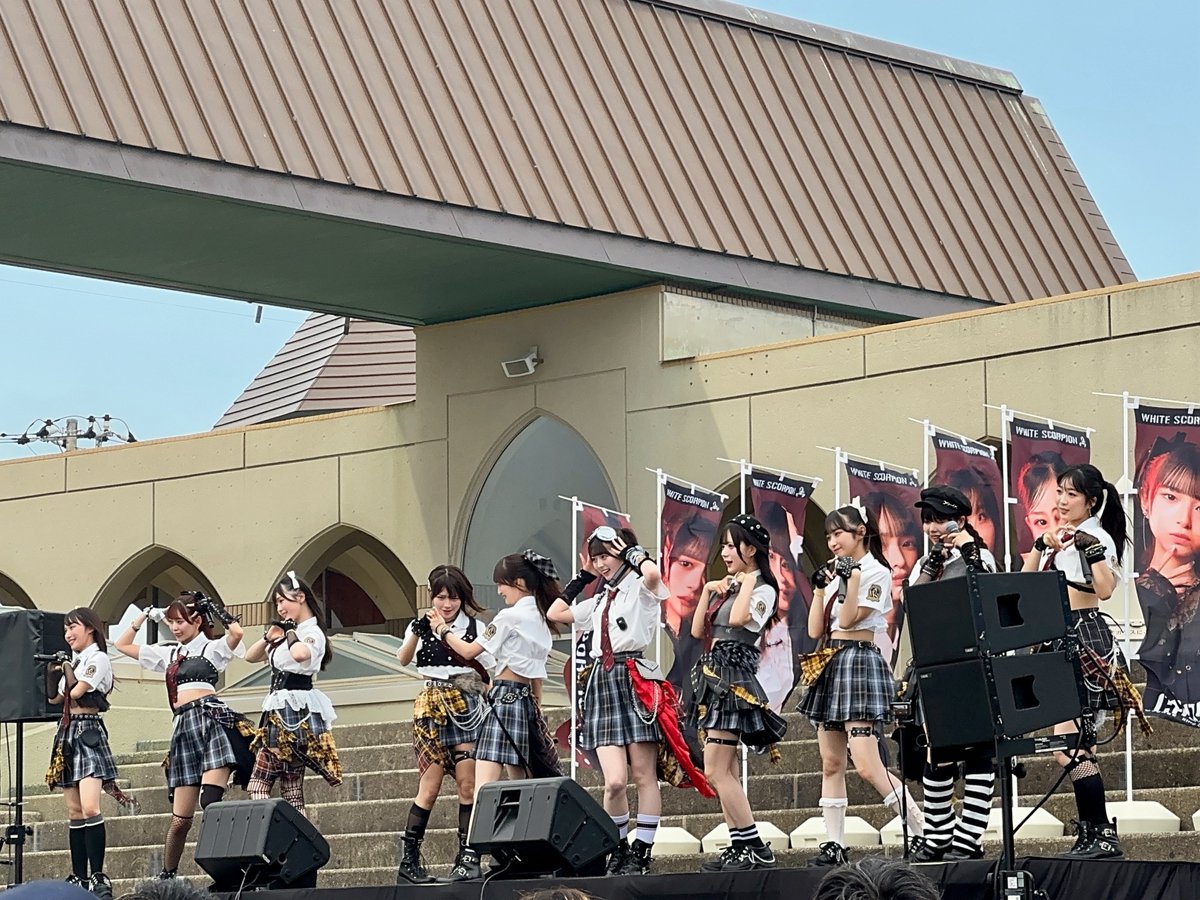 whsp_official's tweet photo. ◤🏖️「#ホワスピサマー 2026 リアル Beach opening」ありがとうございま���た！☀️◢
#WHITESCORPION #ホワスピ 

去年に続き、2度目の開催「リアル Beach opening」いかがでしたか？👀

御宿町の皆様、足をお運びくださった皆様、本当にありがとうございました🦂🤍

皆さんと一緒に熱い夏のスタートを切ることができて最高でした🤘✨

🎧本日のセトリ
1. Beach opening
2.純愛トースター(Edit ver.)
3.その世界線を生きている
4.タラレバ
5.なんて僕は無力なんだろう
6.7秒のレジスタンス
7.Satisfaction graffiti
8.ポラリス（北極星）
EN.Beach opening

次回のホワスピサマー イベントは...
「ホワスピサマーフリーライブ＠ステラタウン大宮」🌻

また、皆さんとお会いできるのを楽しみにしています🤍

🗓️2026年7月26日（日）
📍埼玉県 ステラタウン大宮