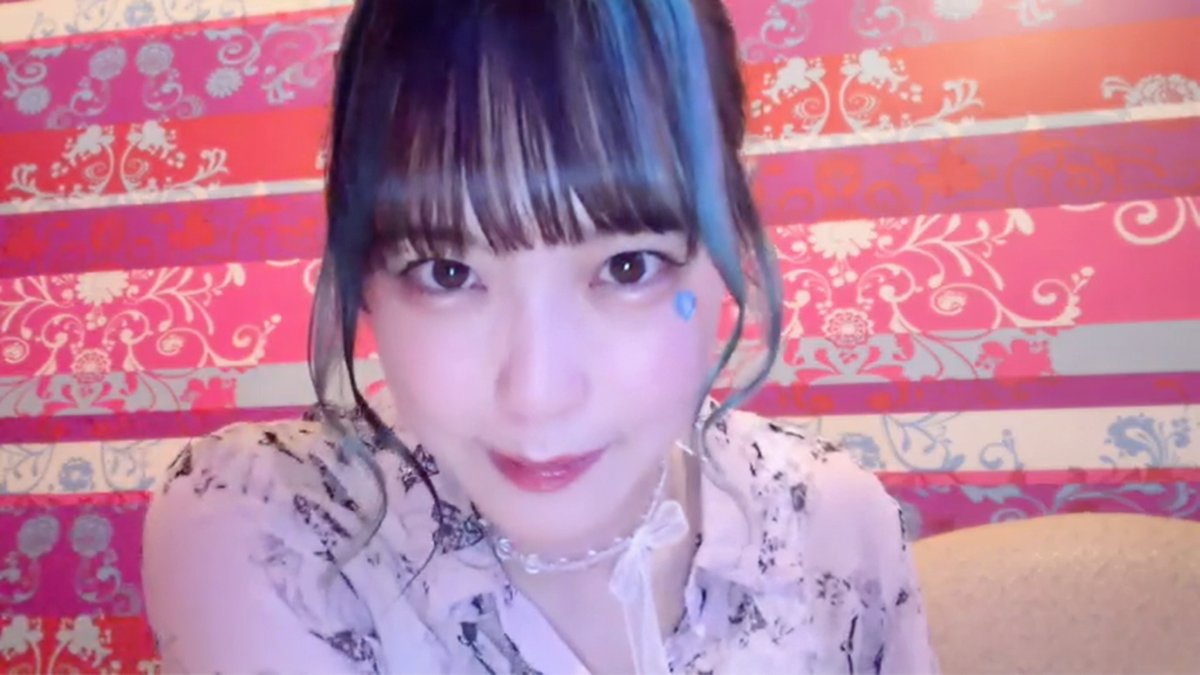 Tlick7's tweet photo. ライブとライブの合間にカラオケ屋からの配信は、池袋の例のうんち話しが結構長いこと続いたり、電子版100円セールが始まったモブサイコ100の話し等で楽しかったし可愛かった☺️

ちょっとした空き時間にとりとめのない話しでしたが、ずっと楽しそうに話してていい感じでした👍
#もぶぴ 
#もぶぴキャス https://t.co/AFMDHNhtZC