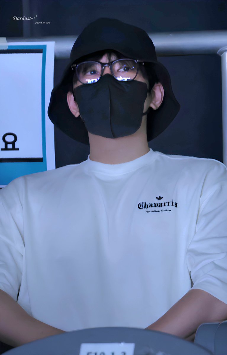 stardust_woo's tweet photo. 260712 V8

👀 👓 

#전원우 #원우 #WONWOO #세븐틴 #SEVENTEEN #ウォヌ #全圓佑 https://t.co/zhb60rD44U