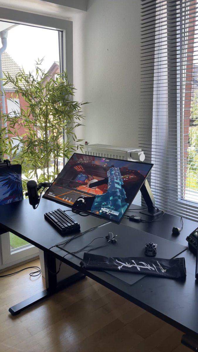 onyxtech_'s tweet photo. #desksetup https://t.co/If12PrCETV