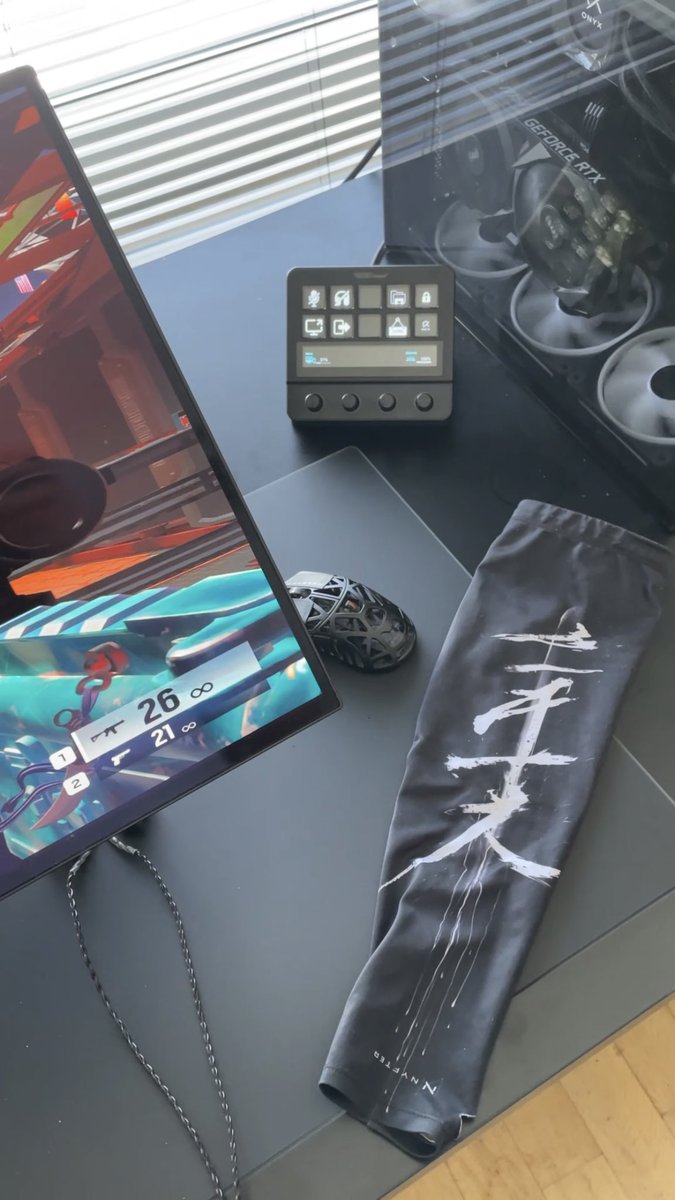 onyxtech_'s tweet photo. #desksetup https://t.co/If12PrCETV