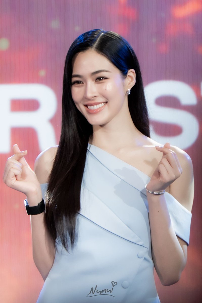 onunuiio's tweet photo. สวยสมมง✨​

LINGLING 1ST PRESENTER BYD
#BYDSEALION5DMixLingLingKwong
#หลิงหลิงคอง 
#LinglingKwong https://t.co/BNUsiInuvV