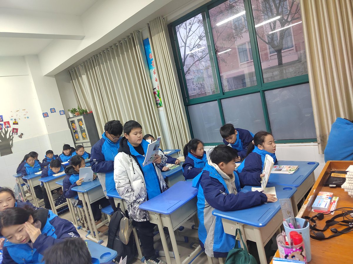 yzajk46179395's tweet photo. Our campus literary club’s poetry reading session is happening this Thu at the library! Come share your works or enjoy others’ verses—free hot cocoa awaits! https://t.co/kzarbVC6QP