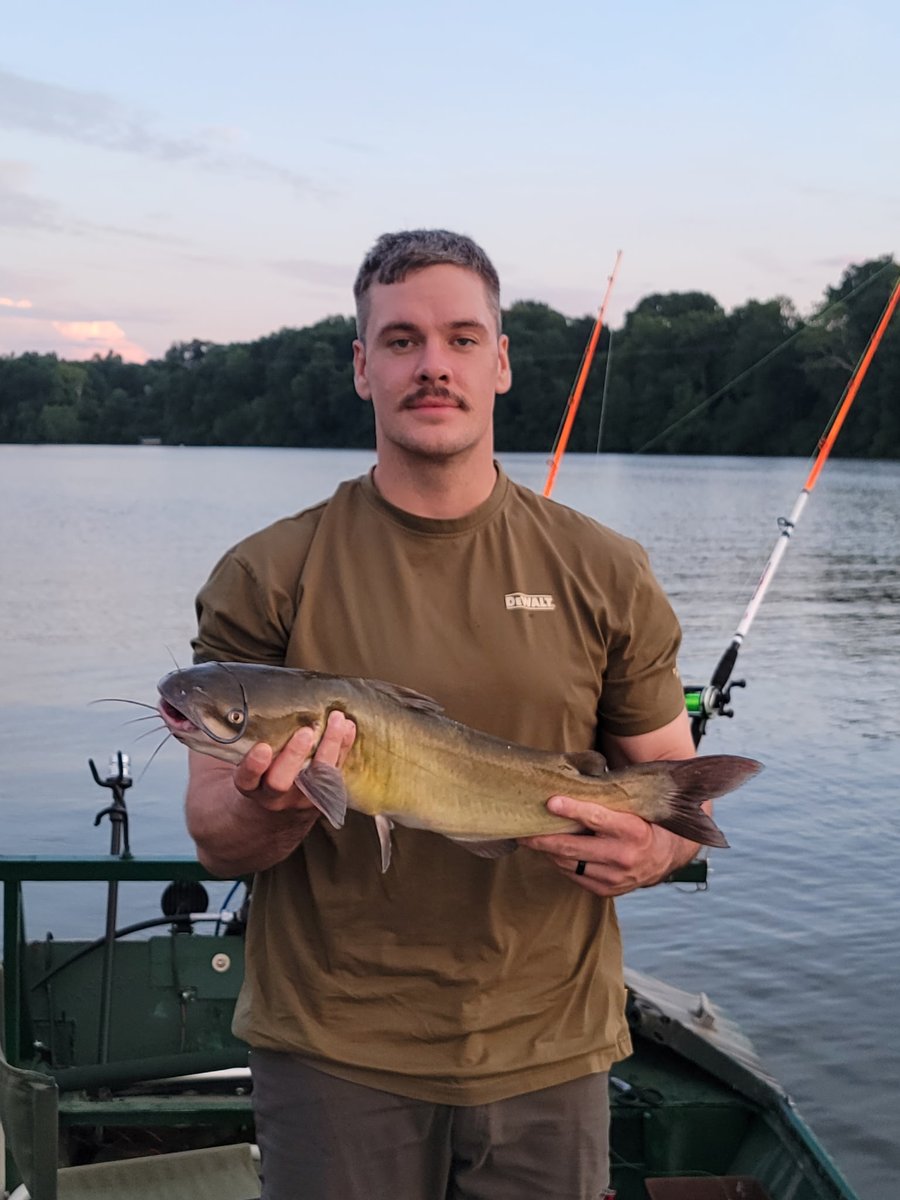 YTMadMatt's tweet photo. ๐ฃAwesome night of catfishing. Got a new personal best channel cat at 6lbs 3oz. If I get out and catfish some more I should be able to catch even bigger. Of course there was some beautiful scenery I had to add ๐
๐ฆข
#catfish #catfishing #Midwest https://t.co/QphSMspXJL