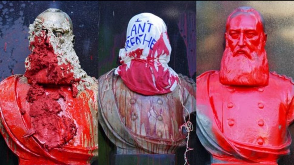 rizalakbarm_'s tweet photo. patung Leopol II nyaris tak pernah sepi dari vandal, bukti bahwa orang-orang tak akan pernah melupakan hal keji yg ia lakukan kepada rakyat Kongo. https://t.co/sjkNtGznEY