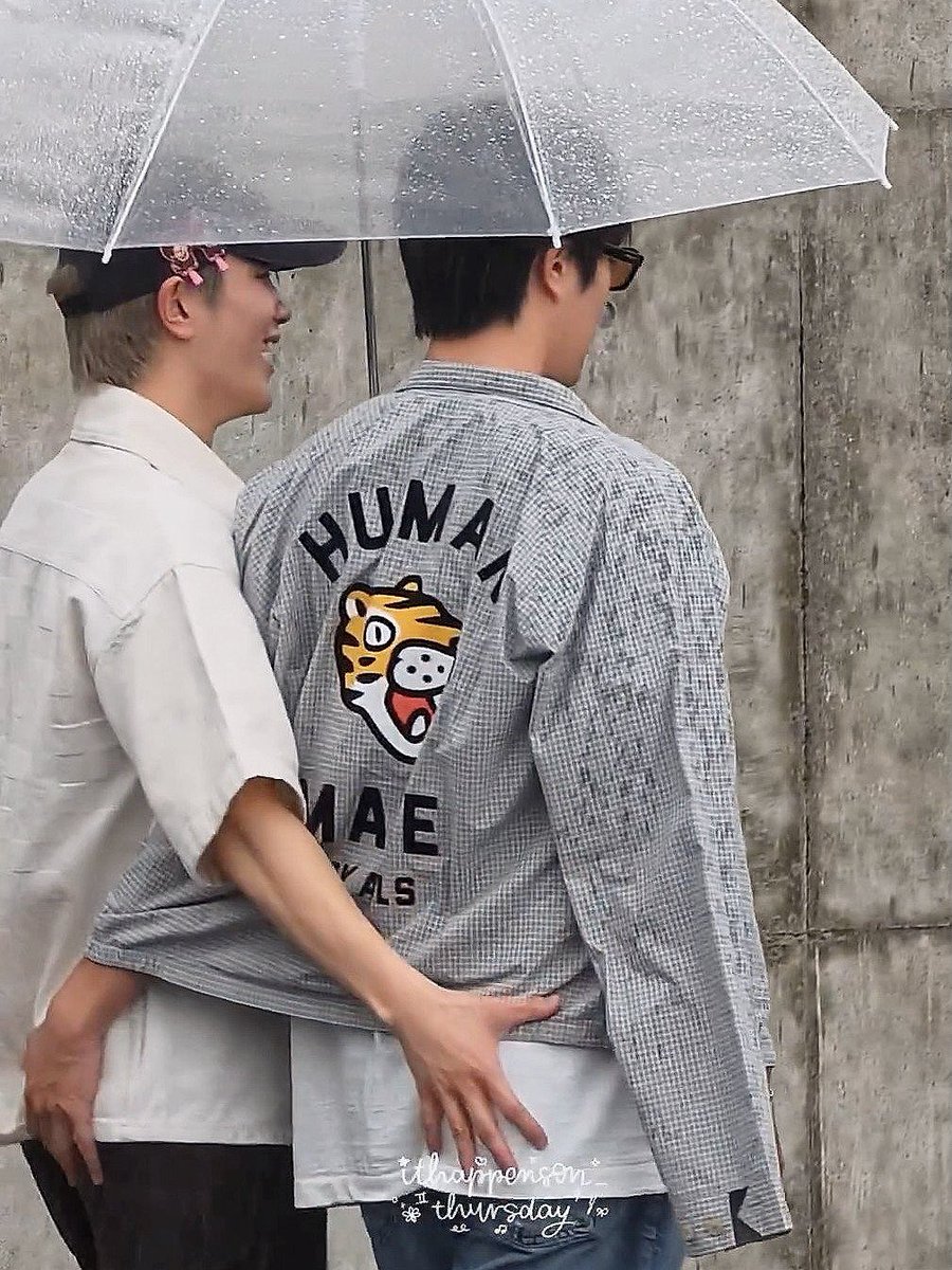 g4thfiles's tweet photo. #OishixGFSNTrip2026

amid all the chaos this moment caused, i couldn’t stop looking at one tiny detail. gem’s right shoulder was slowly getting soaked by the rain.

fourth was holding the umbrella, yet not once did we see gem complain or try to move himself back under it.

and somehow, i found that incredibly sweet.

because that’s the thing about people whose love language is acts of service. they don’t always think about themselves first.

their instinct is to make sure the person beside them is comfortable, even if it means taking a little inconvenience on their end.

it’s such a small thing. a barely noticeable detail. but isn’t love often hidden in moments exactly like this?

a slightly wet shoulder.
a quiet sacrifice.
a silent, “it’s okay, as long as you’re fine.”

we see scenes like this all the time in dramas—the lead making sure his beloved stays dry while he gets soaked instead.

but seeing something that feels so similar in real life? mapapa-“sana all” ka na lang talaga.

or, in english: “i want a love like that too.”

because moments like these make you realize that love is often measured in the smallest sacrifices. the things so tiny that most people wouldn’t even notice them, yet somehow they end up meaning everything.

perhaps that’s the most beautiful thing about love. it’s having someone who naturally makes space for your comfort, even if it costs them a little of their own. and maybe this is really what devotion looks like in its quietest form. 

a slightly soaked shoulder and not a single complaint 🥺

🌧️🤍

#GeminiFourth #เจมีไนน์โฟร์ท
#Gemini_NT #Fourthnattawat