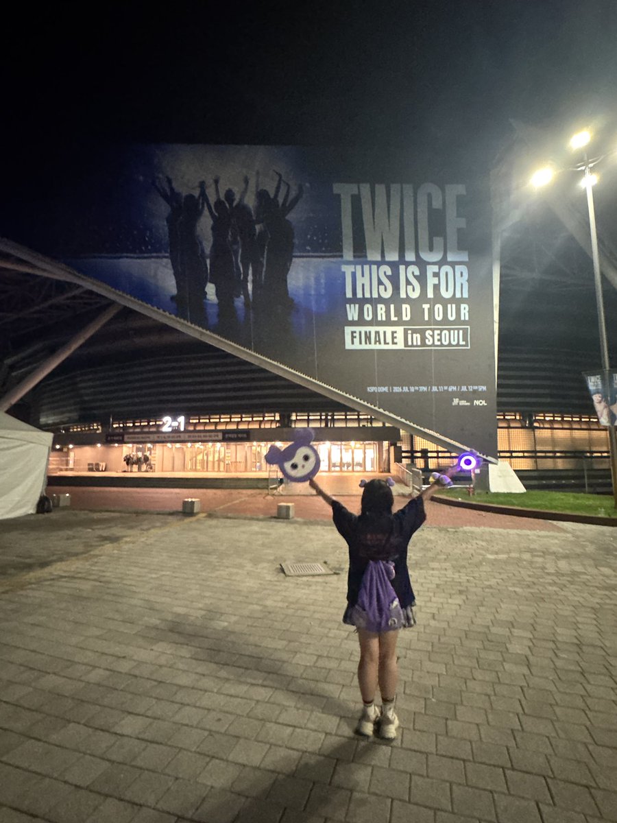 ayamezopi's tweet photo. TWICEソウルコン2日目を現地で、3日目を生配信でみました！セトリ最高すぎるし、メッセージ動画とBe as ONEで涙腺やられるし、「次」を楽しみにさせてくれるコメントが多くてすっごく嬉しかった😭
1年間本当におつかれさまでした😭ゆっくり休んでね💕
#TWICE_THIS_IS_FOR_WORLD_TOUR_FINALE_IN_SEOUL https://t.co/ZbvBONaRvz