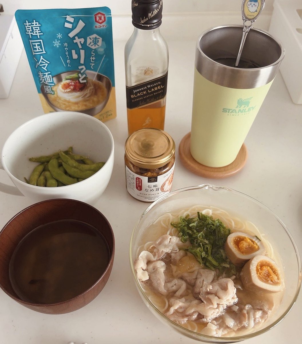 kurojidate2year's tweet photo. シャリっと冷やそうめん、結構リピしてる。
冷凍庫空けるため凍らせておいた豚バラin。
日曜は好きなもの食べる日だったりする。

#おうちごはん　#X晩酌部
#家飲み　#ジョニ黒 https://t.co/npRXhTqiDs