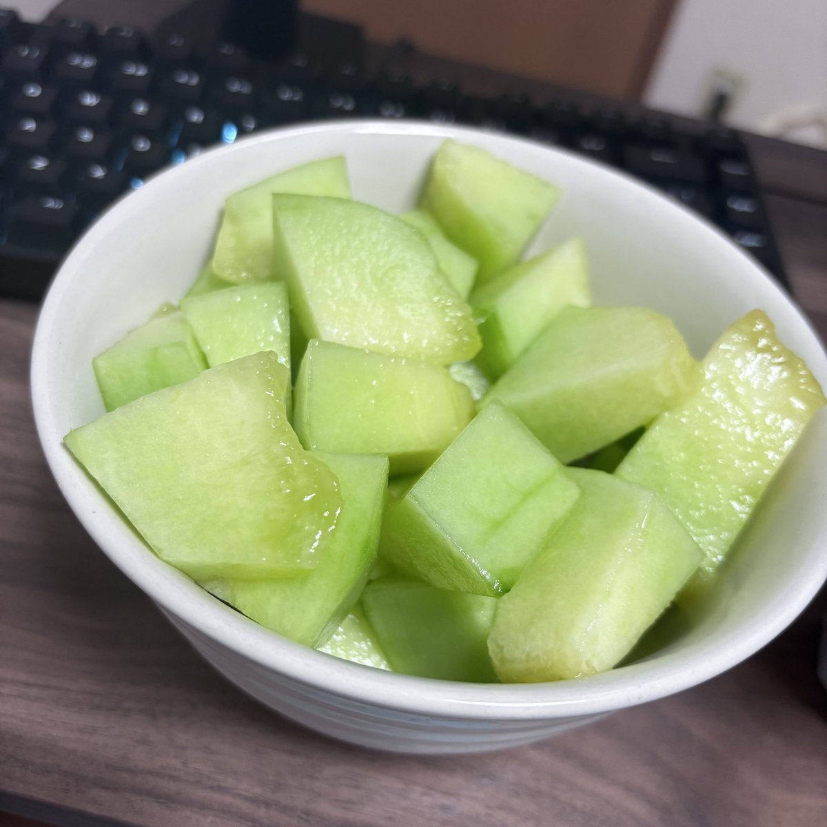 nomu__star's tweet photo. 夜ご飯メロン1/4玉 https://t.co/vOShppQ9z6