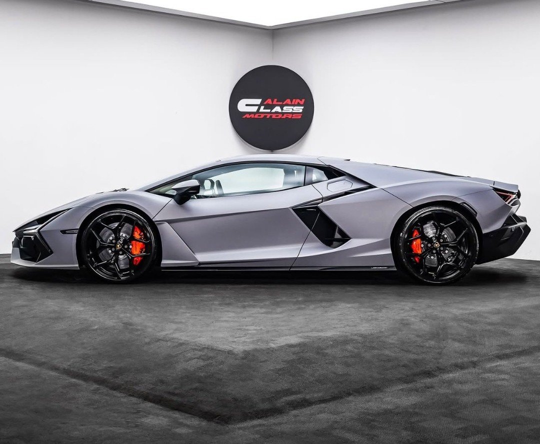 DailyLamboTM's tweet photo. Lamborghini Revuelto https://t.co/lkFjt9WFr9