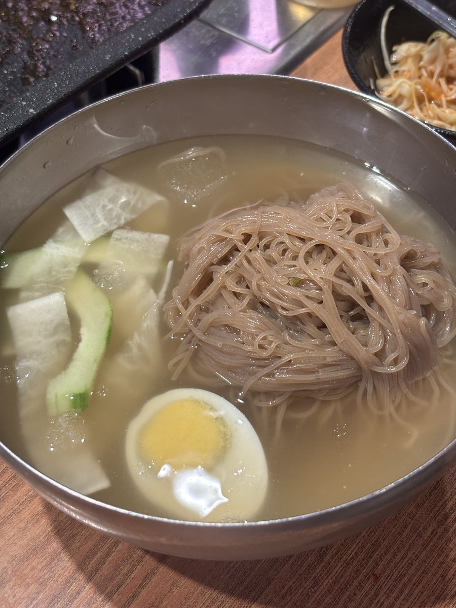 ruitsando's tweet photo. 📍잠실새내 불타는삼겹살
존나맛일네.. 또먹고싶다 버섯도주고 콩나물김치다주고 양파도주고 계후도주고 너뮤좋았어요 https://t.co/2dNWsqGPeA