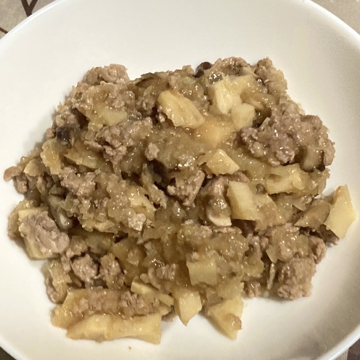 imprezaryou's tweet photo. 今日の晩飯、
肉まんの具だけ。
肉まんをたべると餡がもっと食べたくなるので、たくさんつくってごはんのおかずにしました。満足。
#おうちごはん https://t.co/jc5ev5BWjV