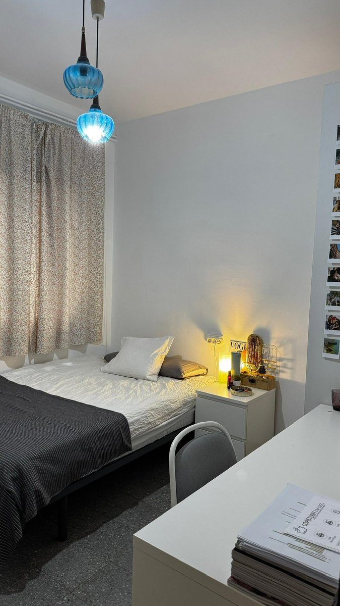 marcgguillem's tweet photo. Habitacion libre en en Barcelona (Sant Antoni, a 2 min de L3, 6 min L2 i 8min de L1) El piso es muy grande, habitacion cama doble con ventana (interior). Somos 3 estudiantes de mallorca. 2 chicasy yo y buscamos una 3ra chica, limpia, que sea estudiante tambien para entrar YA!! https://t.co/LTLYA9UPpY