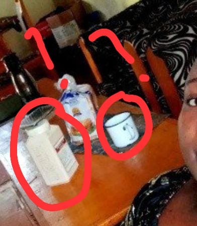 EricGordy2's tweet photo. @Maryian96 Sukari kwa chupa ya paresitamols, kikombe ya mabati - hii picha ni ya nyayo era, ama https://t.co/zhTr6Rm9Wz