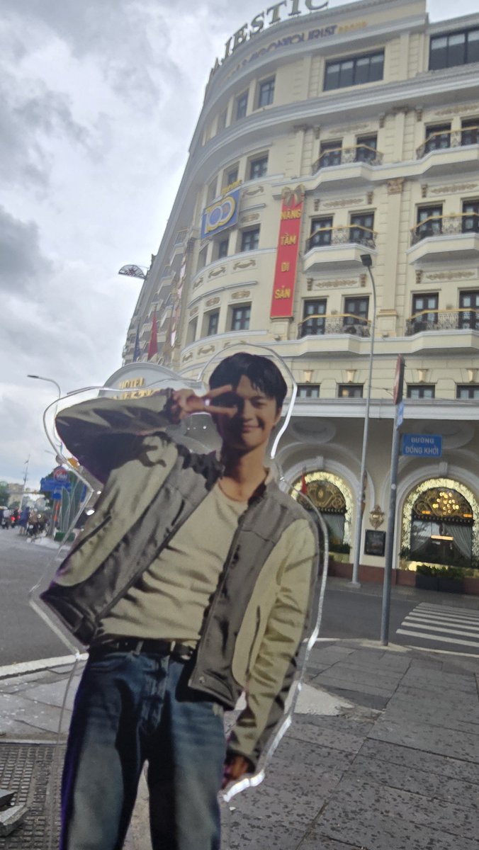 hichi_cccc's tweet photo. Barで黄昏れ🌃✨
サイゴン川とともに☺️💕

#ホーチミン
#ソイングク
#서인국 
#seoinguk 
#マジェスティックホテル
#Mbar https://t.co/r8upzgdBLv