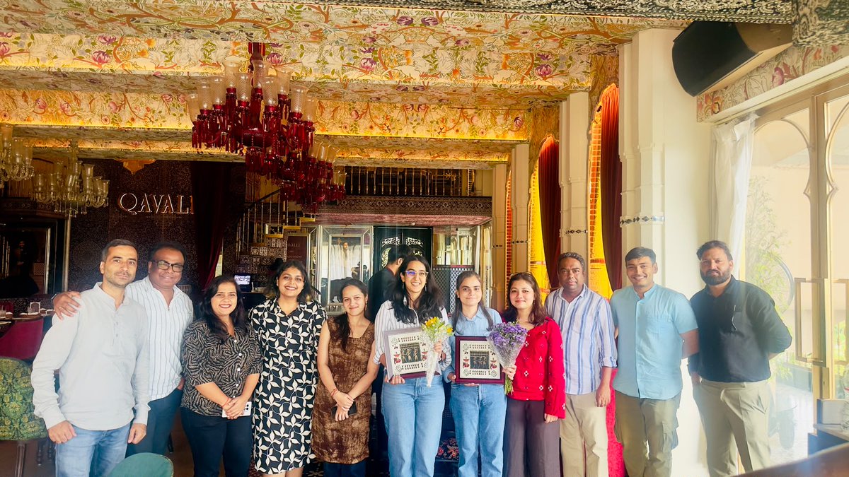 DIAResearch's tweet photo. A #TeamDAI farewell! 🤗 🏅
We wish Swati Chauhan (→ SOAS Uni of London) & Shivanshi Garodia (→ London School of Economics) the very best for the future. This stellar duo, with their energy, intelligence - & wisdom far beyond their years - will be missed. New heights await! 🚀 https://t.co/291cisLNBr