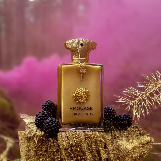 Mr47F's tweet photo. يووووووووووووووووووه ي الخيال في هذا العطر
من الفجر للان وبختين على يدي بس 
وتفوح بقوه ❤️‍🔥❤️‍🔥

اما من ناحيه الجمال وفهو فوق الوصف 
عطر فاكهي بالمقام الاول باللبان والعود وحراره الباتشولي 
ياروعتك ي جوبليشن 40 🧡💛

امواج مارفعت سعره عبث

واشوفه انقى عطورها
عطر Jubilation 40

بتشم كل النوتات لاكن اللي مسيطر هو التوت او العنب الاسود 🍇