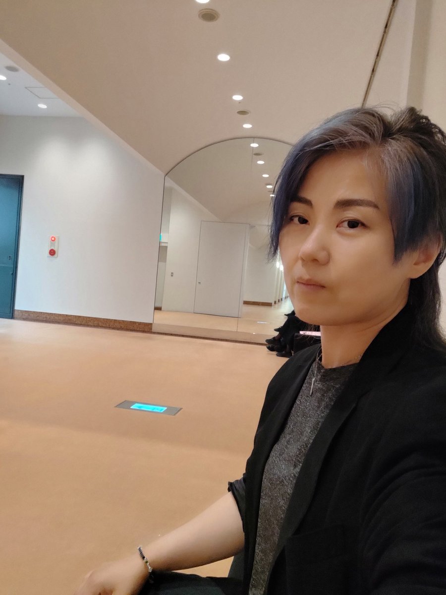 ayaduki's tweet photo. 新しい作家さん
(関西で活躍されている方)に
名刺を渡したら
「少年だ…」
「おもしろ…」と言われた笑😆
まぁ、面白いには違いない😂 https://t.co/yzK5fGnZR3