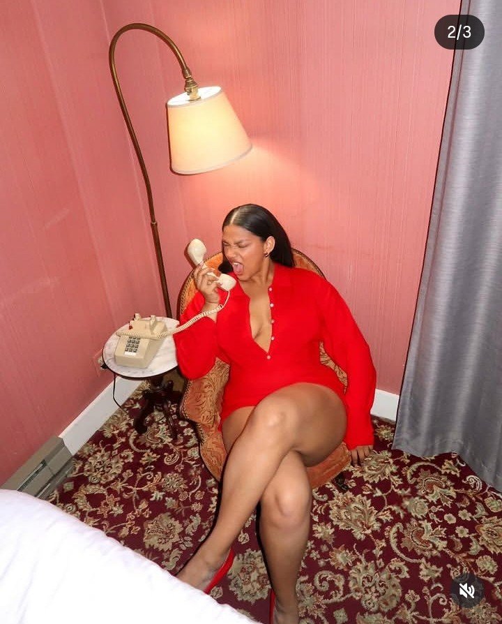 ZeehStar's tweet photo. Liar, she did not delete shit. Her plus-sized pics are still on her wall. Y'all just like lying and running stupid narratives on Melanie. It's tiring honestly 

#LoveIslandUSA https://t.co/n6tB0vp3EN