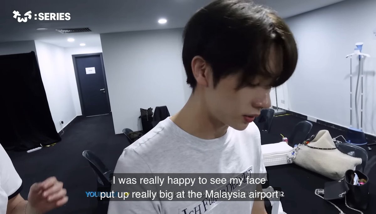 yunijjangg's tweet photo. @TWS42_MY youngjae did saw the banner ! 💙🇲🇾 https://t.co/Fg1n5QU1BG