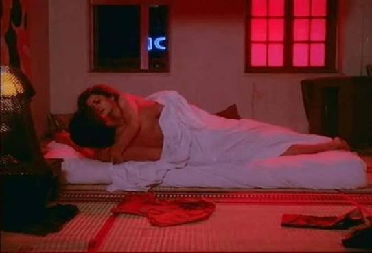 DudeImWrong's tweet photo. Most Shah Rukh Khan fans have never watched Maya Memsaab (1993). Long before becoming Bollywood's biggest superstar, he appeared in some of the boldest intimate scenes of his career. https://t.co/KLdMBADSbE