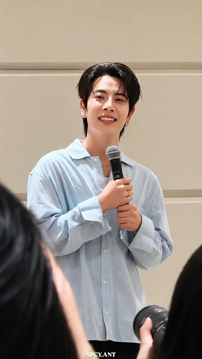 mod0506562200's tweet photo. ฉันได้ใช้ดวงหมดแล้วจริ๊งงงง😎

ลง fan sign ครั้งแรกของ เอิร์ทมิกซ์ แล้วได้😳

จาบ้าาาาา ฟออินฟิน 🤎❤️

#YBOOKFAIR11xEarthMix https://t.co/54T5TJU6dR