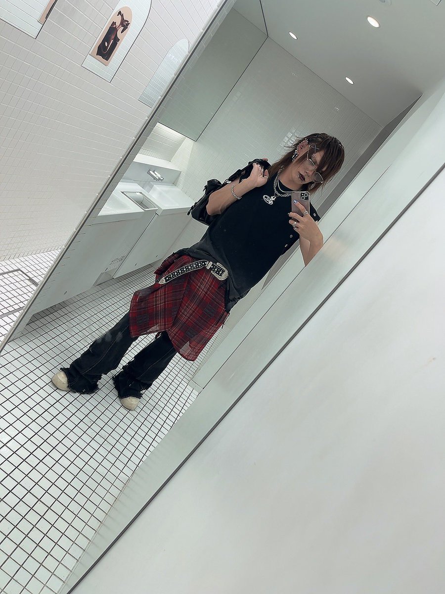 mayopipi_pi's tweet photo. 上から下まで全身フルでshineコーデでデートきても嫌じゃない！？！？ https://t.co/WO5FSiRqSm