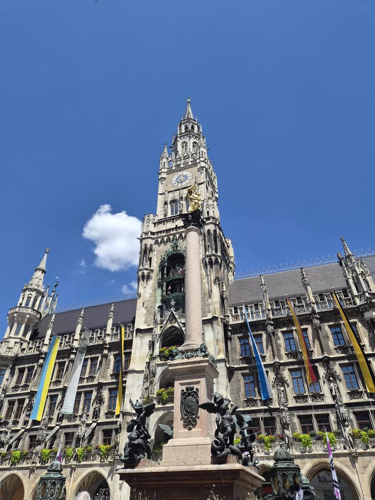 alpacajinnie's tweet photo. Munich is so beautiful 💚 https://t.co/RYNQdOvxuM