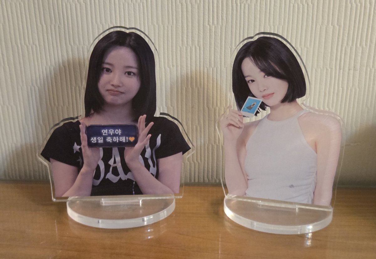 yeonwookini121's tweet photo. 생일카페에서 만나면 선물해주고 싶은 미친 퀄리티로 뽑힌 아크릴 스탠드.. 실제로 보면 겁나 이쁨
#연우 #이다빈 #Yeonwoo #Leedabin #Chloelxxlxx #ヨヌ https://t.co/Df5Wx9jJXS