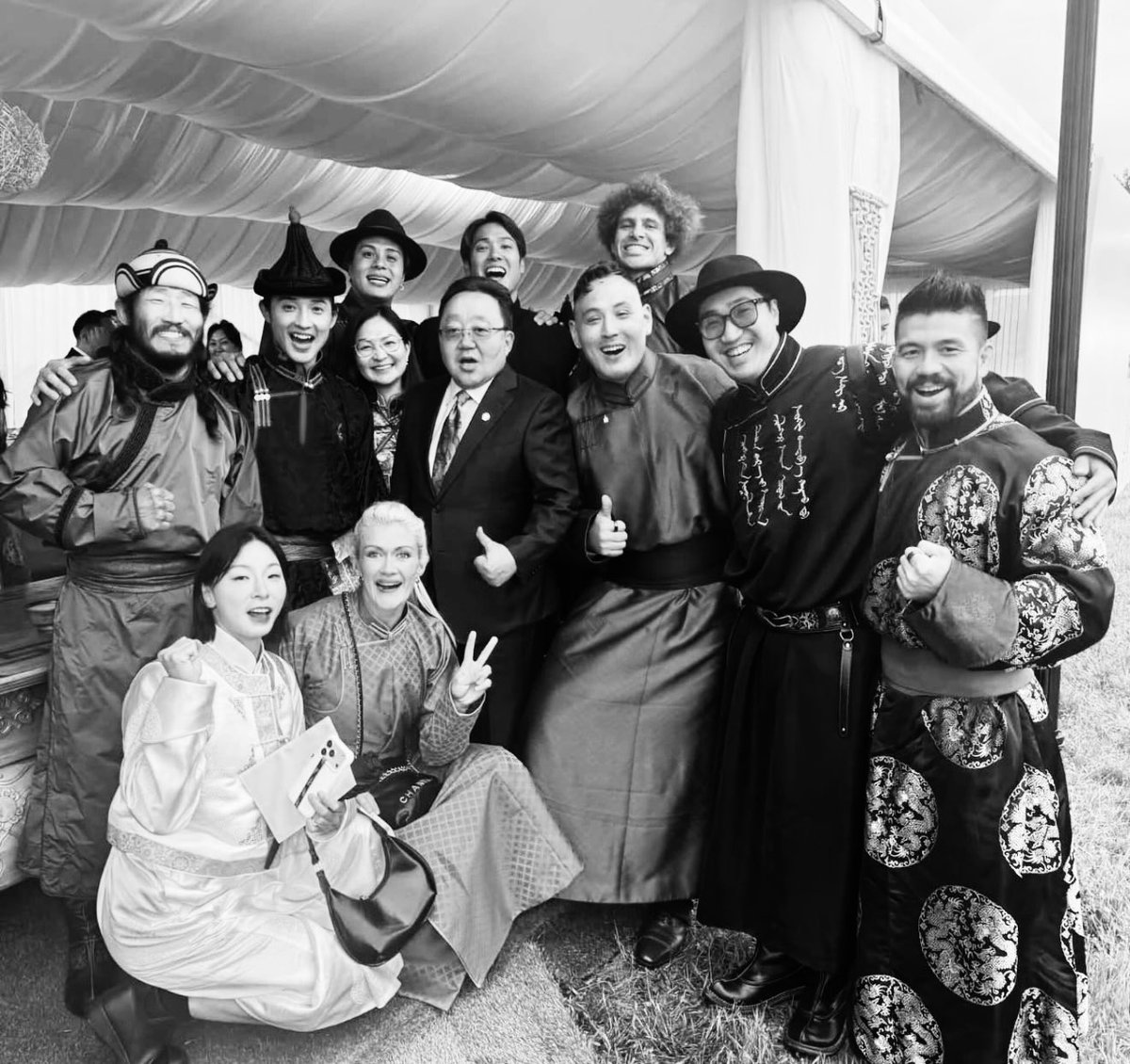 elbegdorj's tweet photo. Наадам хаа сайгүй сайхан болж байна👏 https://t.co/NF1d8Hq2PV