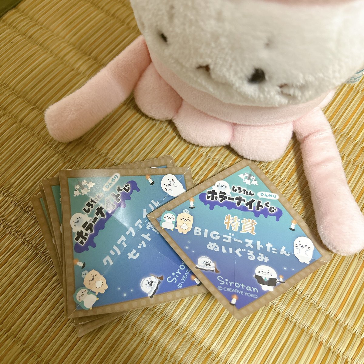 46ta2s10's tweet photo. ホラーナイトくじ
ひけました〜👻🩵

めちゃくちゃかわいいです…！
くじまでいつもかわいい😭🙏🏻✨

光るのも色々な
楽しみ方させてもらいます…💡

#しろたん
#sirotan https://t.co/BlSxVJ2Yxq