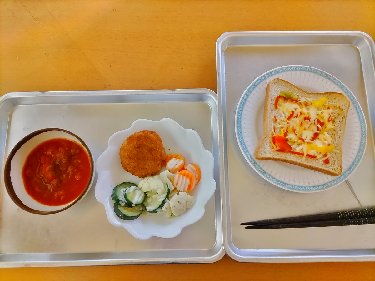 thechikoboll's tweet photo. 7月12日よるごはん
・ピザトースト
・サーモンメンチ
・温野菜
・カットトマト

カットトマト缶そのままです。十分うまし。

#おうちごはん
#ブラン入り食パン #トマト缶
#独り暮らし https://t.co/3scVS9UK4b