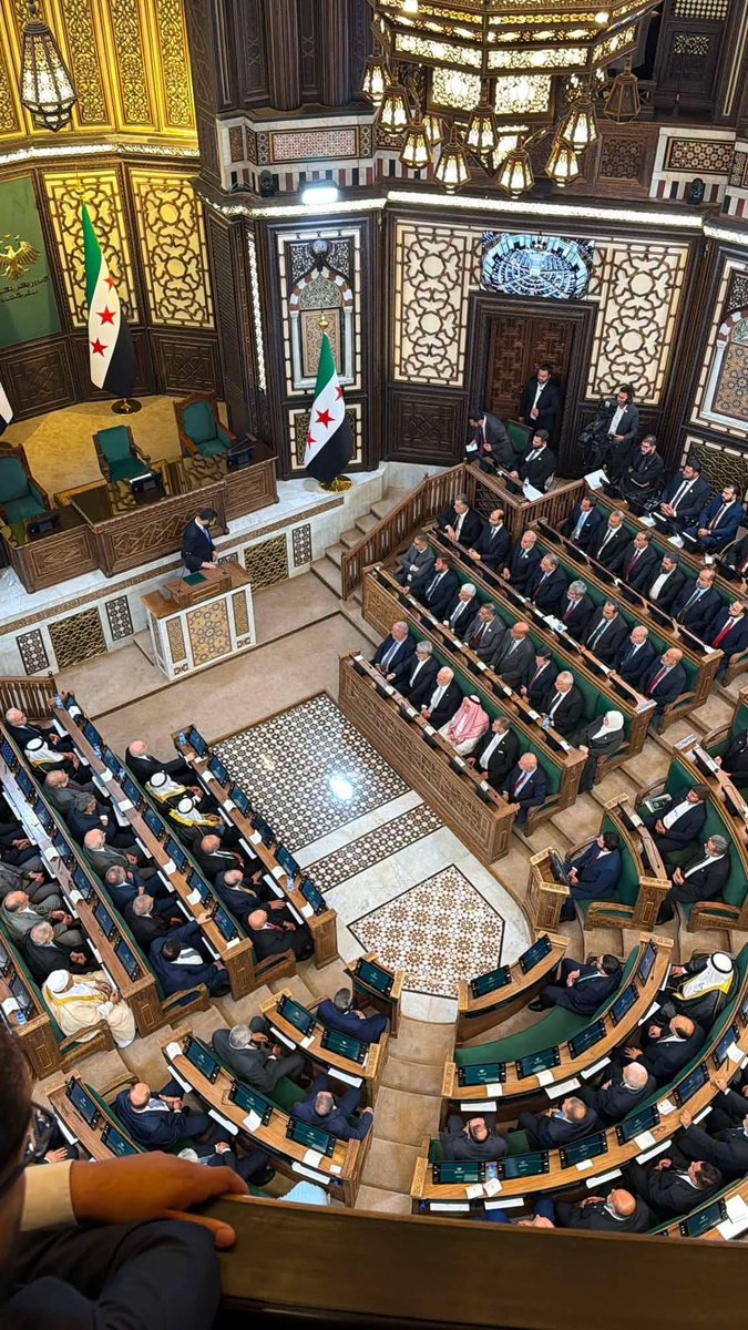 sohaibalibrahim's tweet photo. أهم مشهد اليوم تحت قبة مجلس الشعب السوري.. لا تصفيق خلال وبعد كلمة الرئيس السوري أحمد الشرغ.. لا تمجيد لأشخاص بعد اليوم.
اعمل فسيرى الله عملك!. https://t.co/M1XYodrHt9