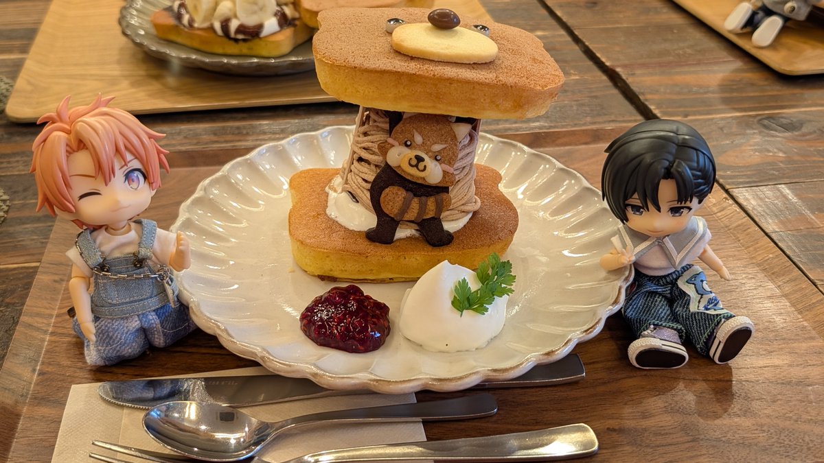 chia_check's tweet photo. ごっちさんのパンツ履いてくまカフェに行きました！
示し合わせてないのにイシイ家の一彩履いてきてました🐻

いつぬいのおぼうしもかわいいです〜
ありがとうございます✨️

くまのアップリケジーンズといつぬいのお帽子@ゆきねこ商店様より
　@yukinekoshoten https://t.co/XmA10nz5BL