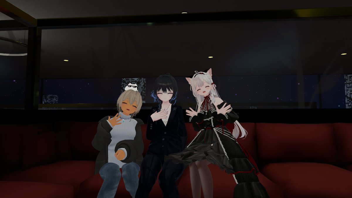 shiro_6345's tweet photo. 前々から気になっていた #barskeleton_VRC へ初めて遊びに行ってきました~!
雑談あり、掛け合いあり、隣の席でヨシヨシされていたりと騒がしくも楽しい時間でした!
また行こう・・・! https://t.co/XjaUVAshhE
