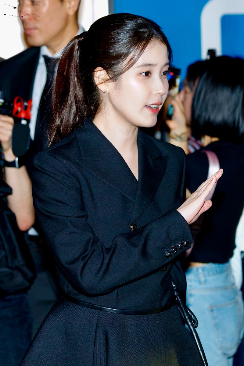 iu_snoopy's tweet photo. 260707 아이유 청룡시리즈어워즈 핸드프린팅 퇴근-1

#아이유

https://t.co/Dsmi3Q0hkT https://t.co/laWJvmagJ9