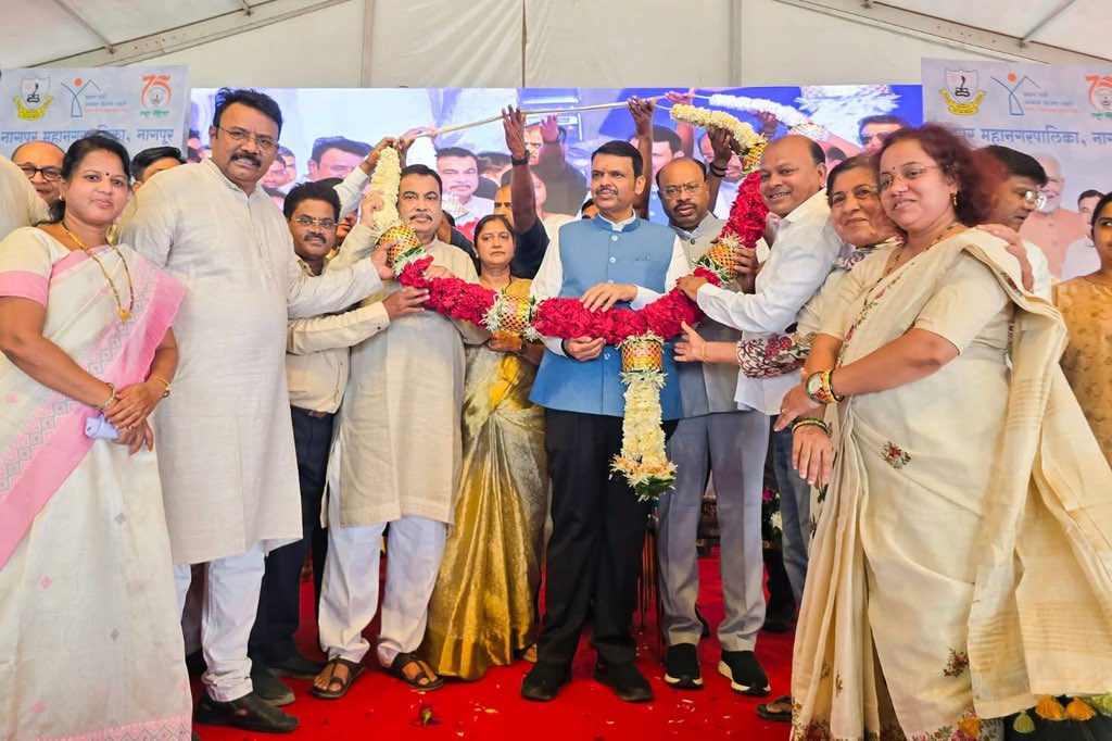ngpnmc's tweet photo. नागपूर महानगरपालिकेतर्फे मनपाच्या सफाई कर्मचाऱ्यांसाठी मौजा-नारी येथील उभारण्यात येणाऱ्या  ‘महर्षी सुदर्शन बाल्मिकी वसाहत’ आणि ईडब्ल्यूएस गटातील 'प्रधानमंत्री आवास योजना २.०' अंतर्गत ईडब्ल्यूएस सदनिका ‘स्वप्नपूर्ती’ प्रकल्पाचे भूमिपूजन मा. मुख्यमंत्री श्री. देवेंद्र फडणवीस https://t.co/x4UhBiEE2g