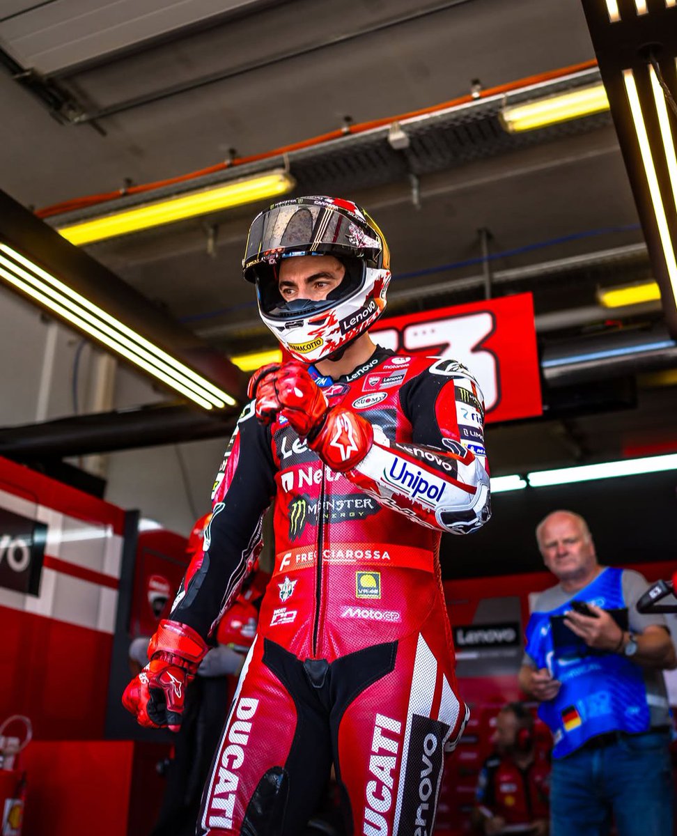 aleksalfc's tweet photo. Dai Pecco 🔥 #Lap76 #ForzaPecco https://t.co/ATazu5I5E5