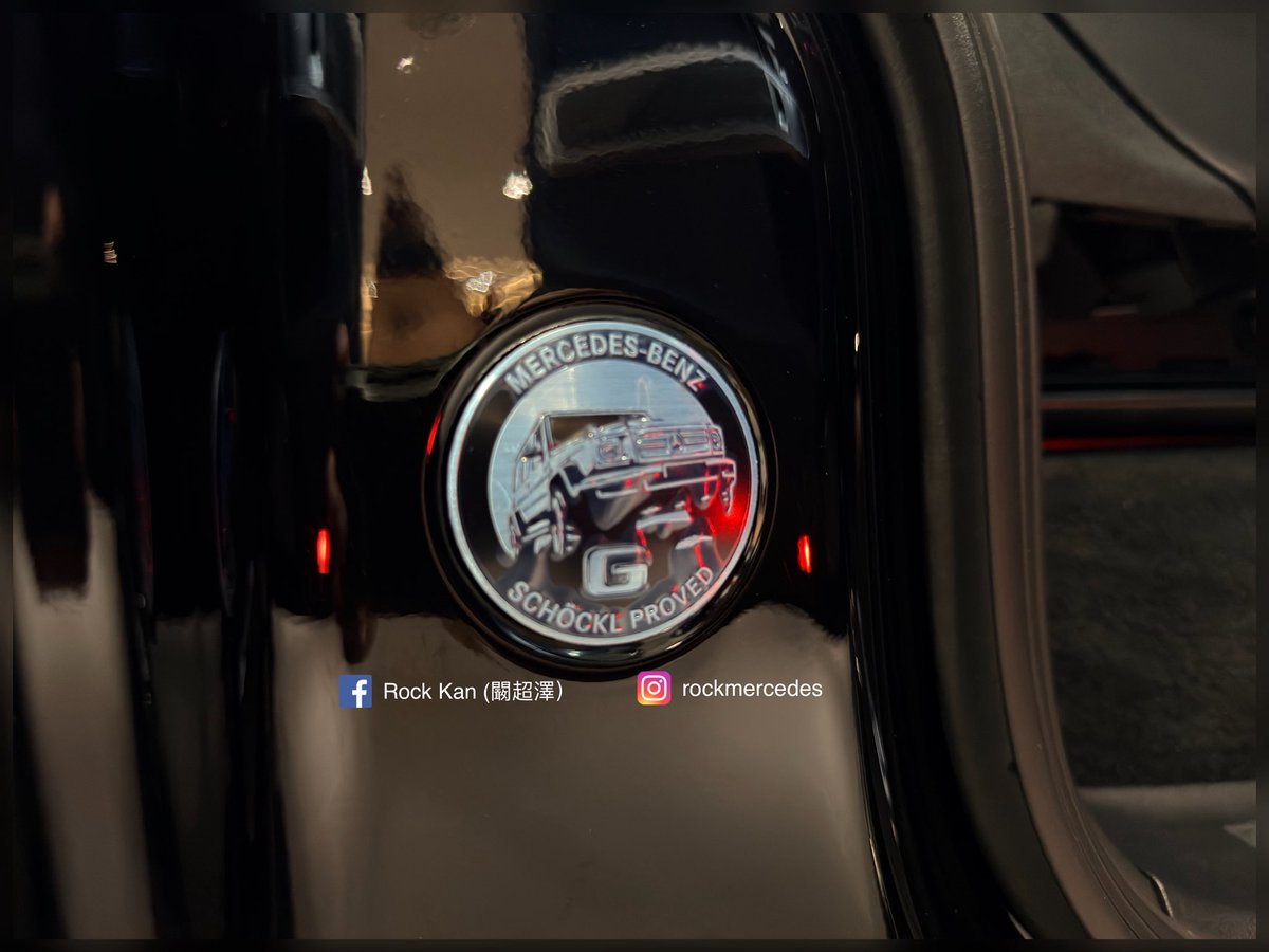Mercedes_Rock's tweet photo. 🎊 絕對力量的強悍經典 G-Class 吉日交車 🎊

能夠輕鬆輾壓惡劣環境的傳奇越野之王，已經越來越能適應都市的環境；從駕馭指向性到乘坐舒適感，都顯示了其大幅度的進化💪

然而不變的是剛毅方正的豪邁外型，硬派的稜角歷久不衰，氣勢雄偉😍😍😍

The Best or Nothing

#GClass 
#StrongerThanTime
#W465 https://t.co/8cKbGFwUWs