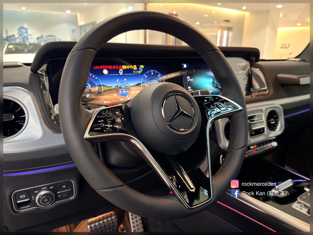 Mercedes_Rock's tweet photo. 🎊 絕對力量的強悍經典 G-Class 吉日交車 🎊

能夠輕鬆輾壓惡劣環境的傳奇越野之王，已經越來越能適應都市的環境；從駕馭指向性到乘坐舒適感，都顯示了其大幅度的進化💪

然而不變的是剛毅方正的豪邁外型，硬派的稜角歷久不衰，氣勢雄偉😍😍😍

The Best or Nothing

#GClass 
#StrongerThanTime
#W465 https://t.co/8cKbGFwUWs