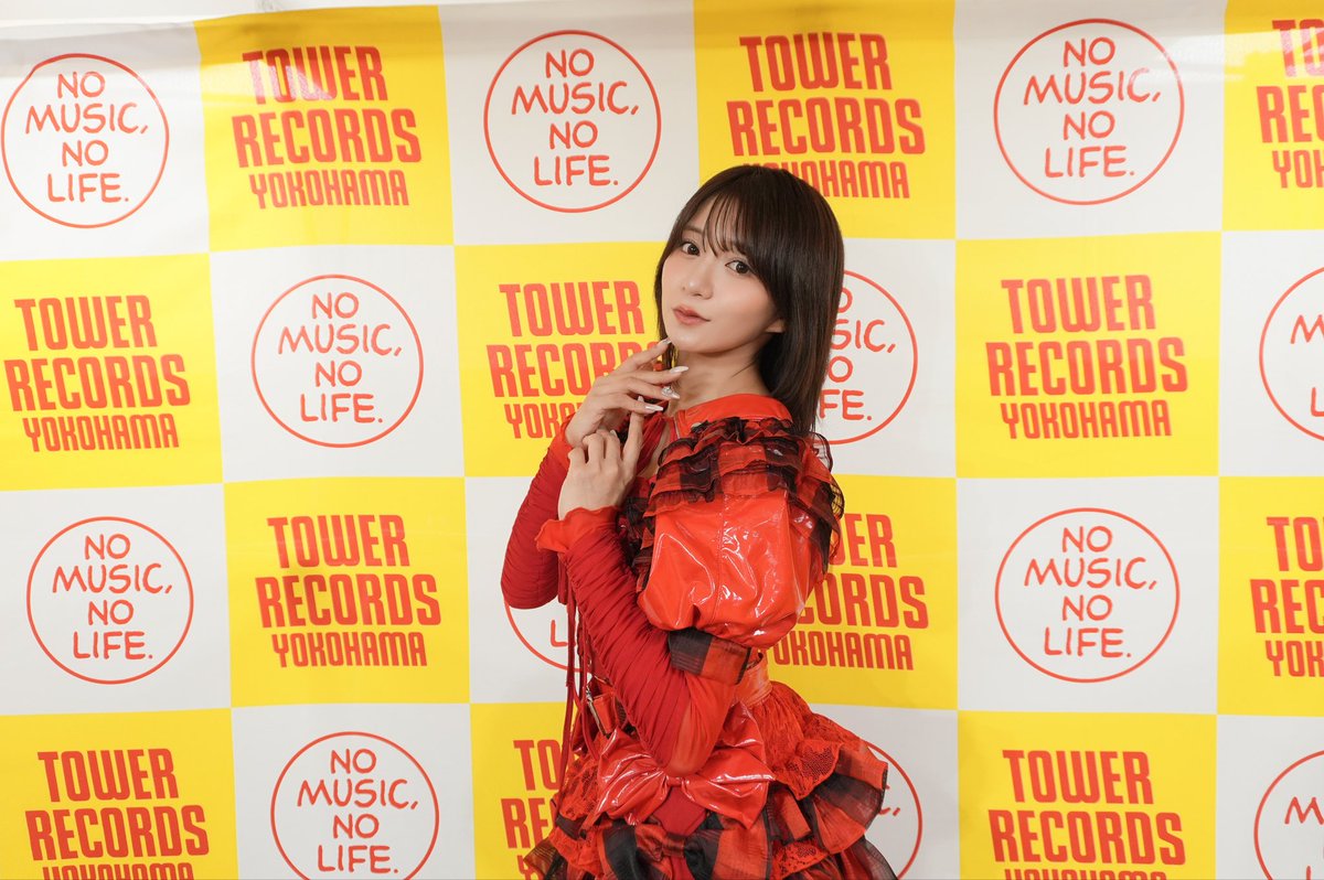 mirei_hoshi7's tweet photo. タワーレコード横浜ビブレ店さんでの
リリイベありがとうございました🎧⚡️

今日の髪型はサラストってやつでしたわ♡
次回は…
7/25 タワーレコード新宿店さんにてっ
お待ちしておりますっ！

LIVE映像もぜひチェックしてね✔️

https://t.co/pzLbVyFvES

#星名美怜 #ミレソロひかりあと #にゅーえももん