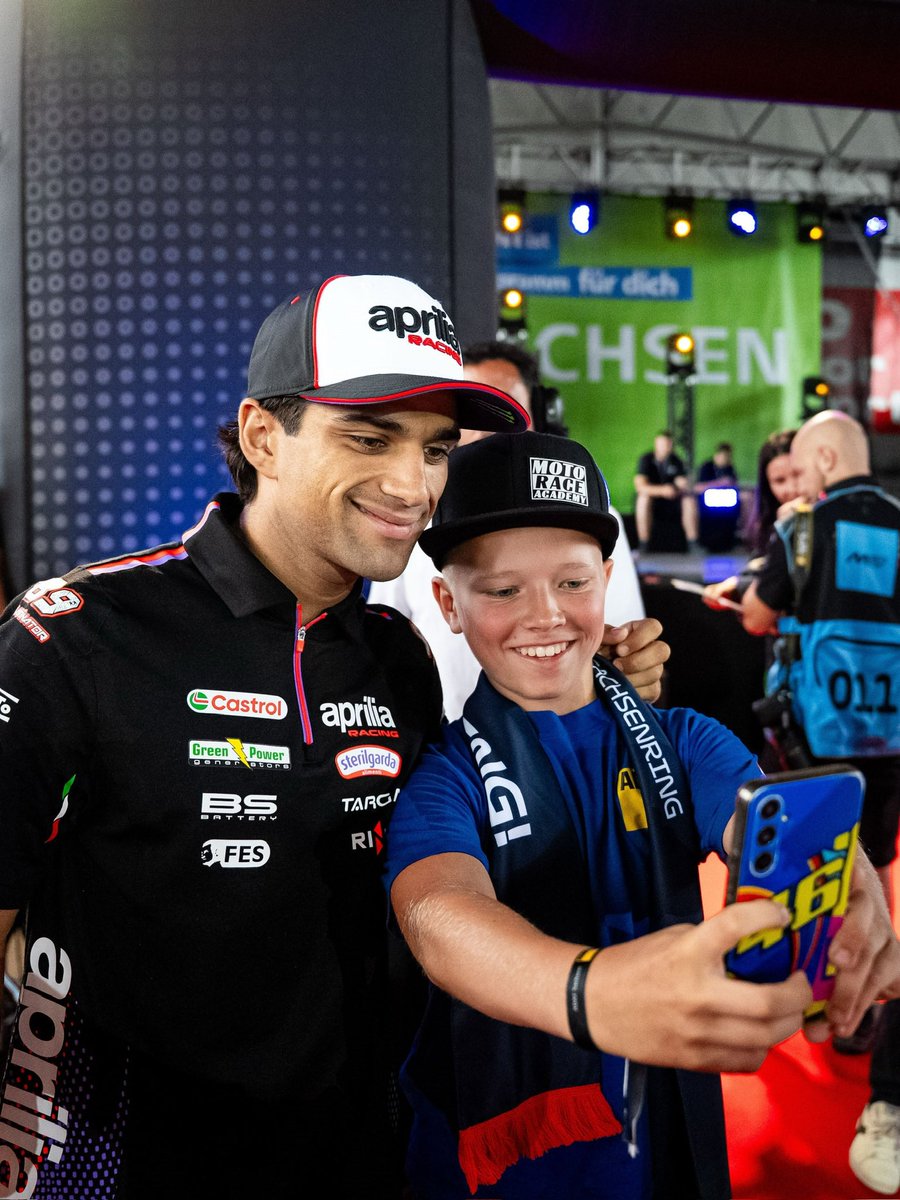 motominiws's tweet photo. We don’t know how your morning started, but it sure wasn’t as cool as ours 😎✨

#MotoMini #RoadToMotoGP https://t.co/xKp0XIa87v