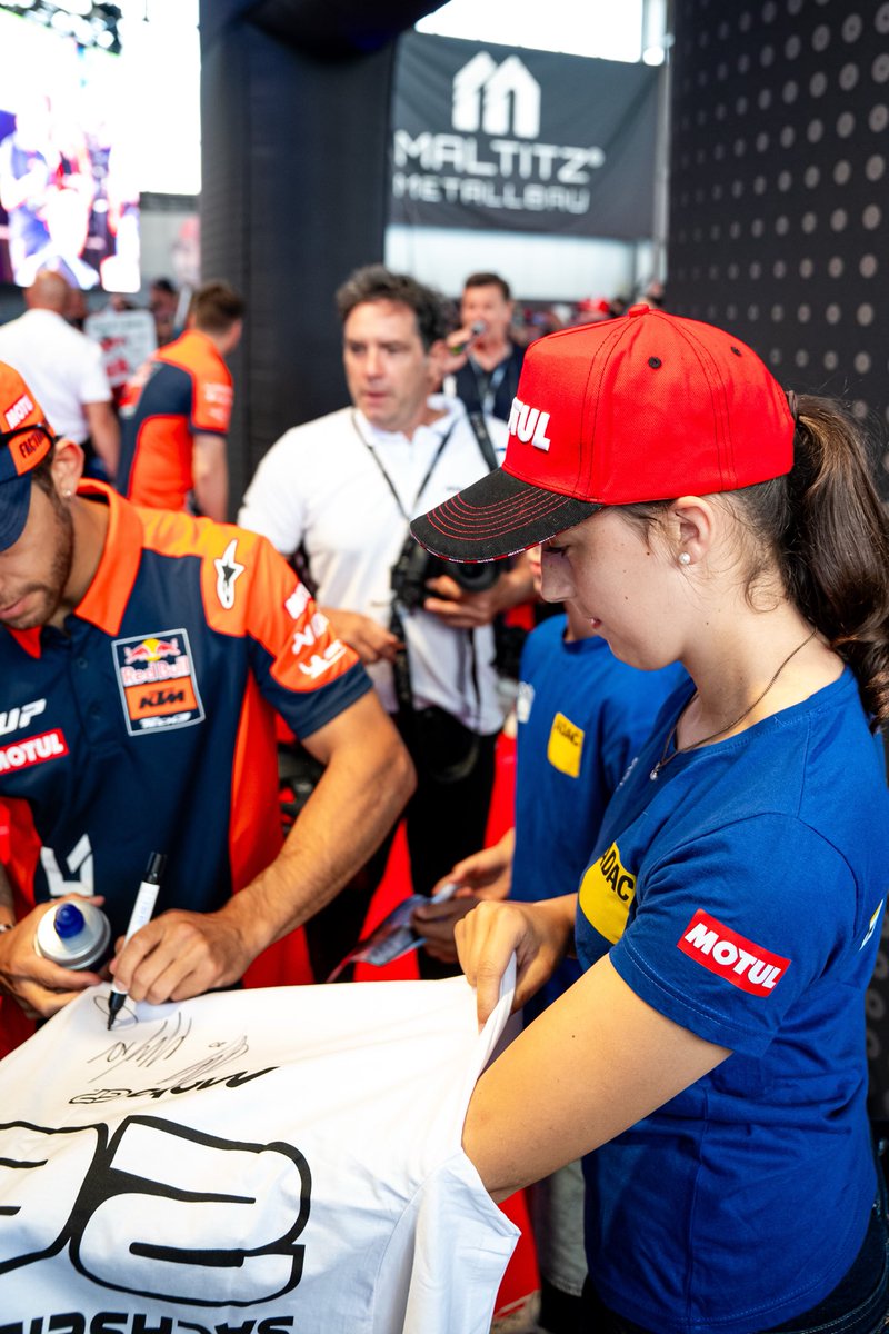 motominiws's tweet photo. We don’t know how your morning started, but it sure wasn’t as cool as ours 😎✨

#MotoMini #RoadToMotoGP https://t.co/xKp0XIa87v