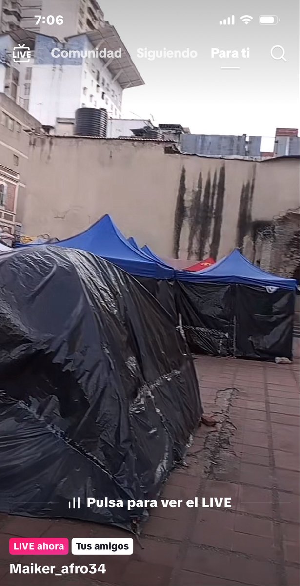 JoannaZabala's tweet photo. 12/07/26 Algunos de estos refugiados necesitan toldos para cubrirse un poco más y que no se les meta el agua de lluvia a las carpas, es triste esta situación,los que amanecimos en nuestras casa demos gracias a Dios 🙏🥺❤️‍🩹🇻🇪 Santa Rosalía, Caracas. https://t.co/hV2sAAn8le