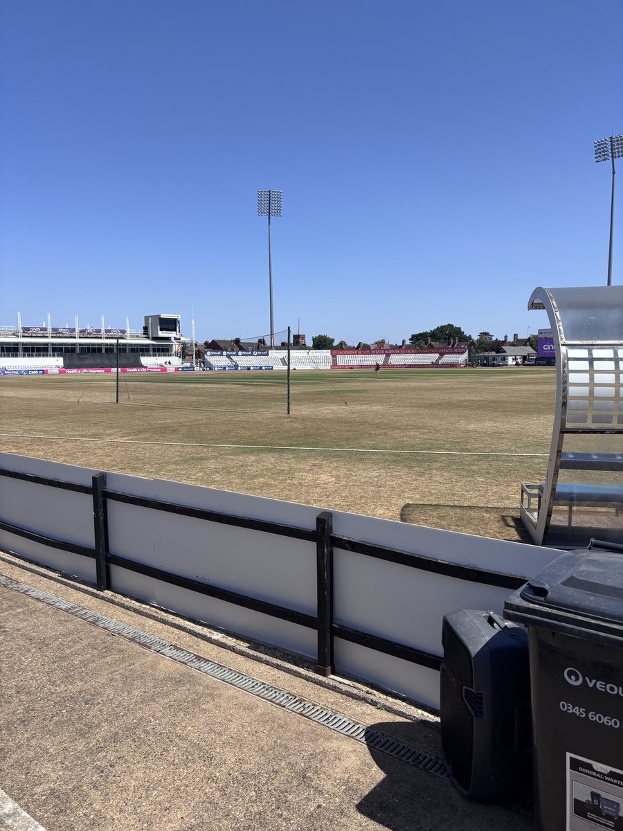 tiltonender65's tweet photo. @WarwickshireCCC Bears away day in the sunshine https://t.co/SJcDygNIXo