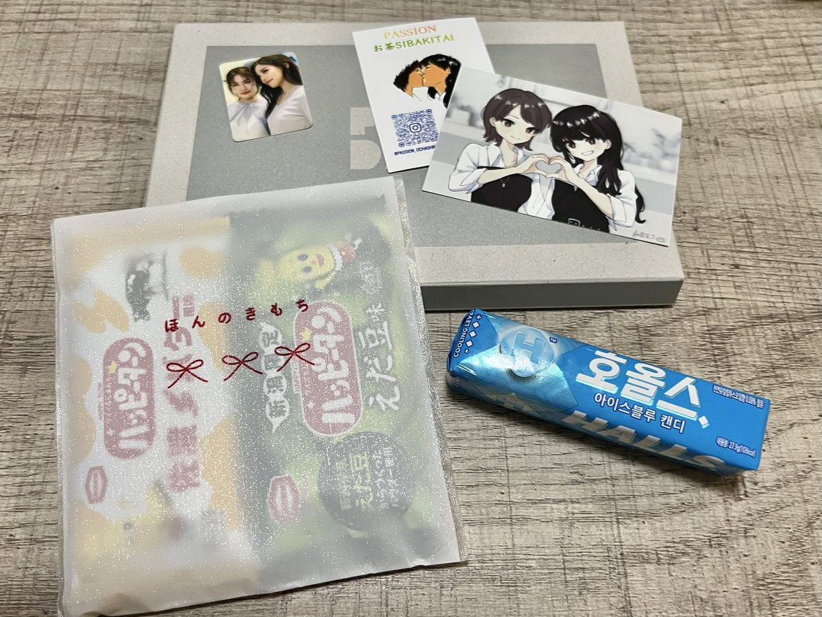 FdmUj's tweet photo. 昨日いただいたものたち(既に食べちゃったお菓子もある)ありがとうございます…😭
本当に人生で一番と言っていいほど楽しかったし最高の1日だった
私と会ってくれた方々ありがとうございました！！ https://t.co/6Ax3fcNtxe