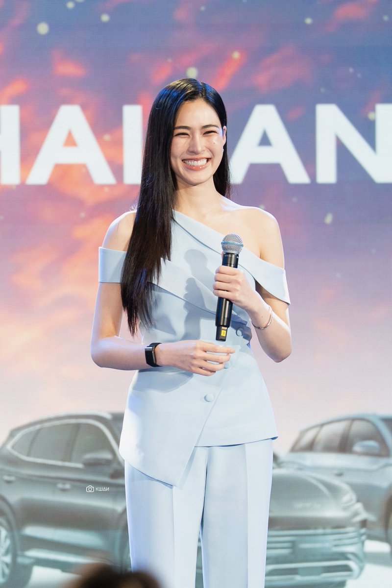 _K_w_a_n_'s tweet photo. ตะหริงคนสวย 🫶🏻

LINGLING 1ST PRESENTER BYD #BYDSEALION5DMixLingLingKwong https://t.co/05OAYasYSI