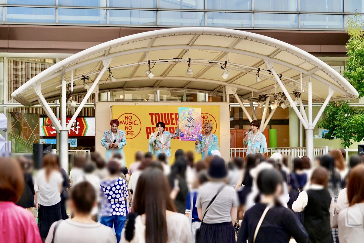 RapiNz_official's tweet photo. [ 𝗥𝗮𝗽𝗶𝗡𝘇 ｜ 𝗧𝗛𝗔𝗡𝗞 𝗬𝗢𝗨💫 ]

2026.07.12 Sun.
RapiNz 1st Single『ハイレート・ディーラー』リリースイベント
📍アリオ亀有 屋外イベント広場

ご来場いただいた皆さま、
特別応援ゲストとして盛り上げてくださった #甘党男子 先輩、
誠にありがとうございました✨

CD販売 1,400枚突破！🎉

𝗡𝗘𝗫𝗧 𝗟𝗜𝗩𝗘
2026.07.14 Tue.
RapiNz 1st Single『ハイレート・ディーラー』リリースイベント
📍東急歌舞伎町タワー2階 新宿カブキhall

ご来場をお待ちしております🕊️

━━━━━━━━━━━━━━
▼ 東急歌舞伎町タワー イベント詳細
🔗https://t.co/6X57sfdeke

▼ リリースイベント特設ページ
🔗https://t.co/nVWCrDkFkG
━━━━━━━━━━━━━━

#RapiNz 🌏🕊️ 
#ラピンズ #アリオ亀有
#ハイレートディーラー
#RapiNz_ハイレートディーラー