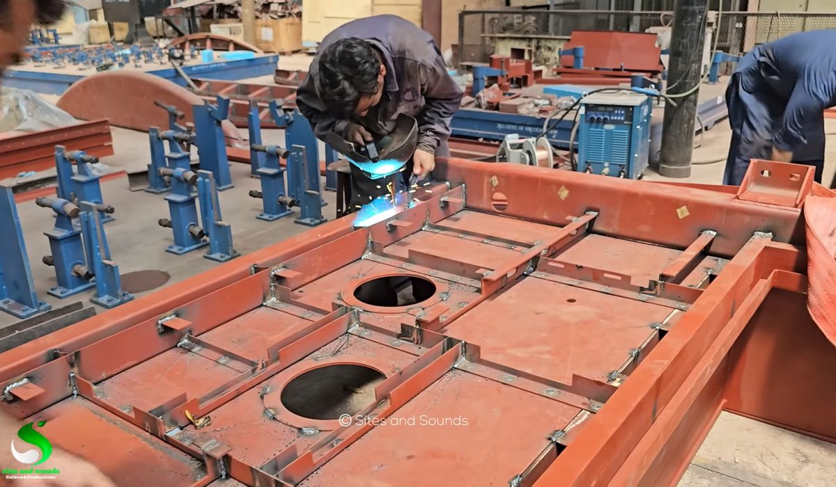 NavCom24's tweet photo. #BREAKING: Pakistan has started local manufacturing of modern railway coaches, export orders also received. https://t.co/JpNfsM8nC4