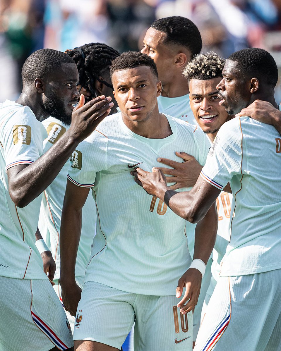 actubleus_'s tweet photo. 🇫🇷 ON EST EN MISSION ! PLUS QUE DEUX VICTOIRES À ALLER CHERCHER POUR CONTINUER D'ÉCRIRE NOTRE HISTOIRE... ✍️

⭐️⭐️⭐️ https://t.co/XKtlWNdByI